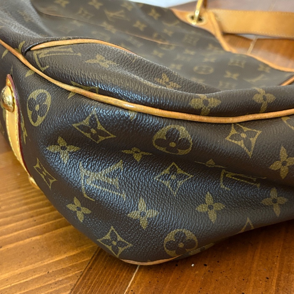 Louis Vuitton Galleria - Picture 4 of 7